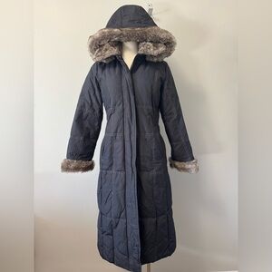 Laura Petite Black Puffer Coat with Fur-Trimmed Hood and Weather-Resistant XS